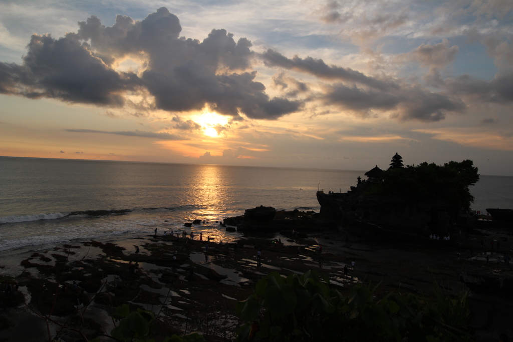 タナロット寺院を背景にした夕日！