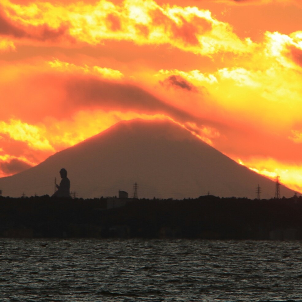 牛久大仏と富士山の夕焼け