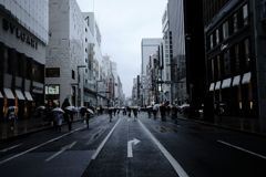 雨が降っている日の街