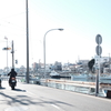 停まって話し合う