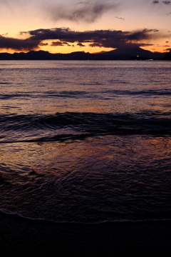 遥かな夕日の中へ