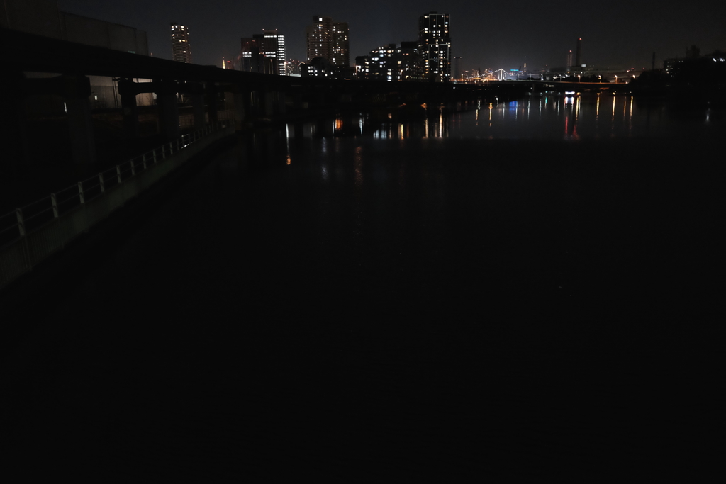 闇の都
