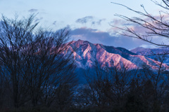夕焼けの山