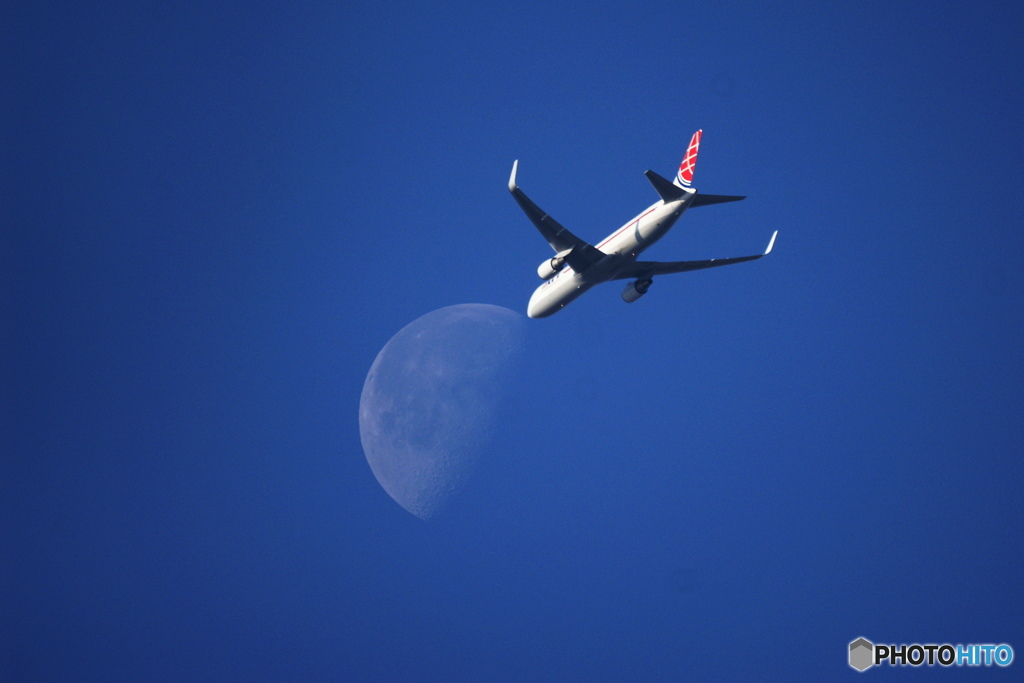 月と飛行機 By 森野熊 Id 写真共有サイト Photohito