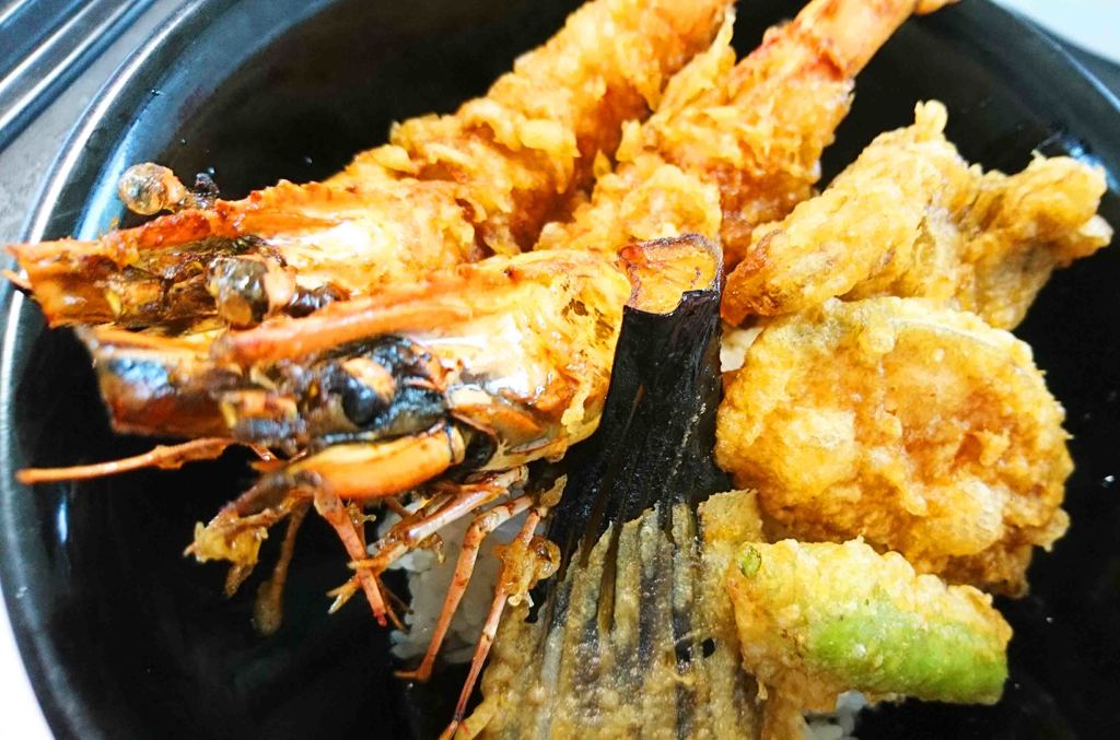 海月　大きな海老天丼
