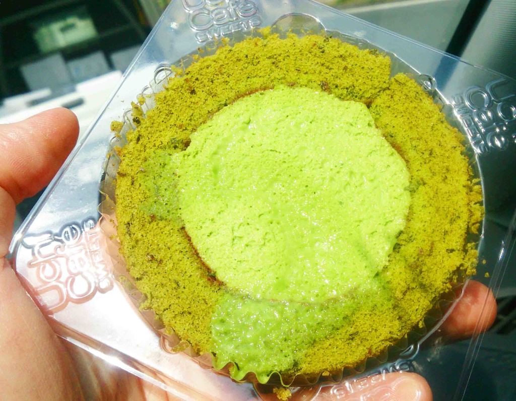 ローソン　宇治抹茶ロールケーキ