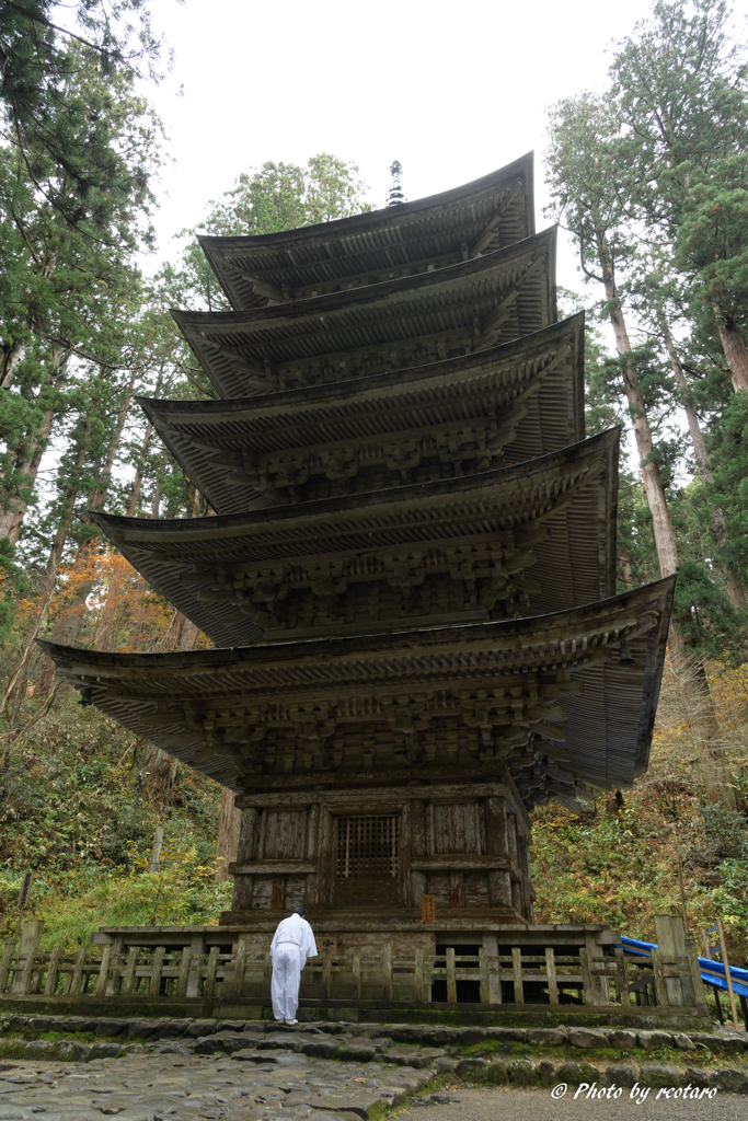 塔に参る修験道