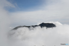 雲にまかれる大船山
