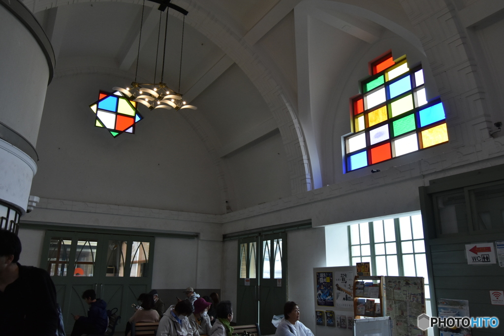 駅舎のステンドグラス