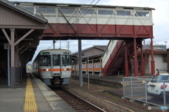 跨線橋と共に