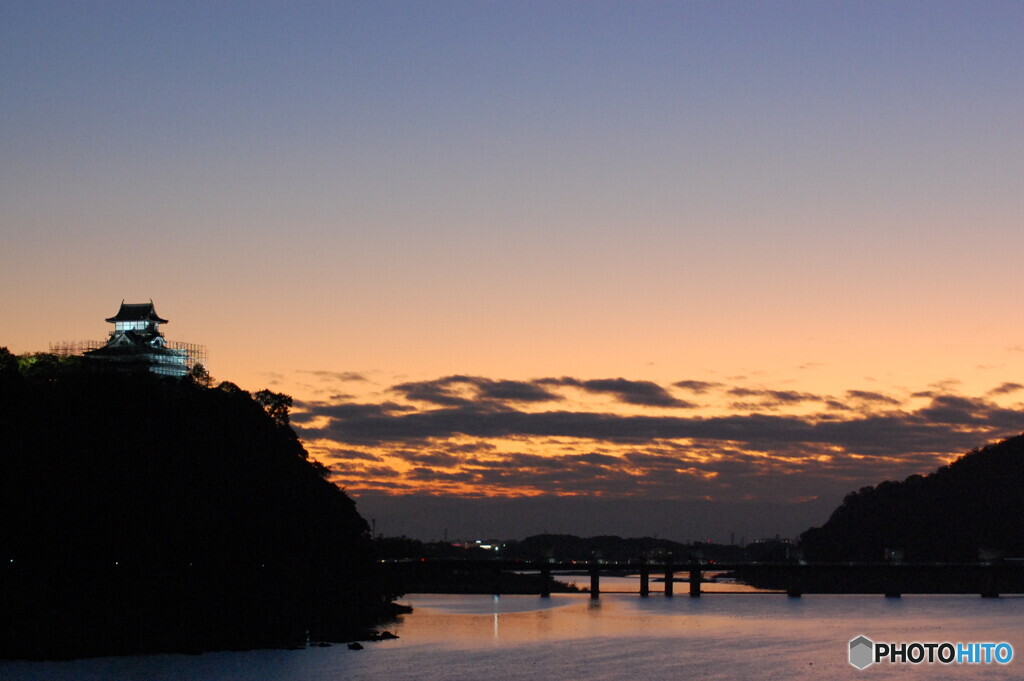 山城の夕暮れ