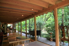 隈研吾風おしゃれカフェ