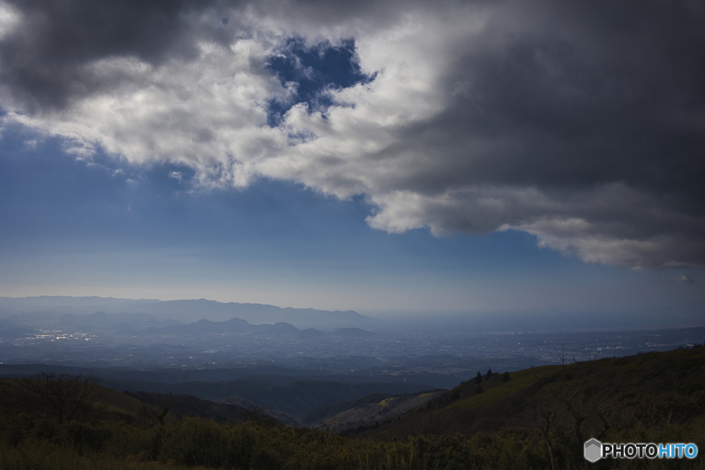 箱根路は強風とあいにくの雲