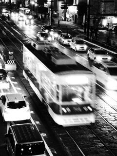周りの車が止まって見えるほどのスピード