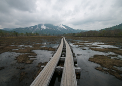 はるかなる水上に浮かぶる橋