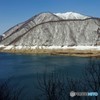 春が近いダム湖2(ゆきどけ間近）