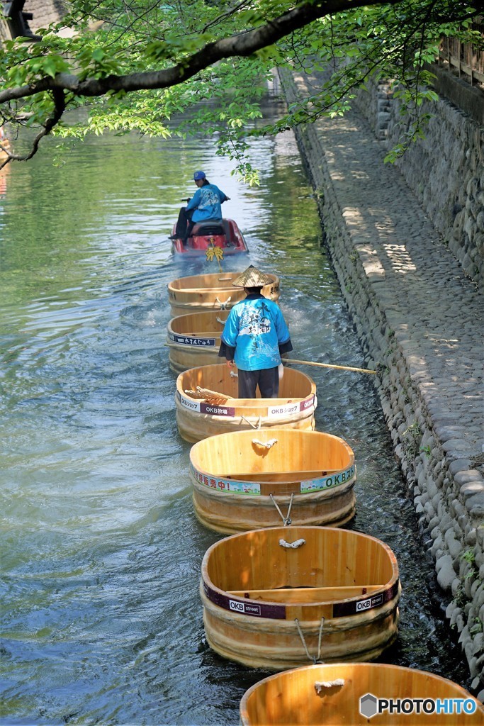 連なる