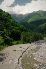 雲と山と川