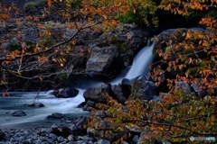 秋色の渓流