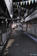 夜の商店街