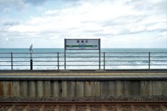 冬の日本海１　駅のホームより