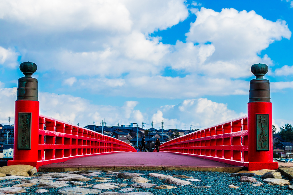 朱い架け橋