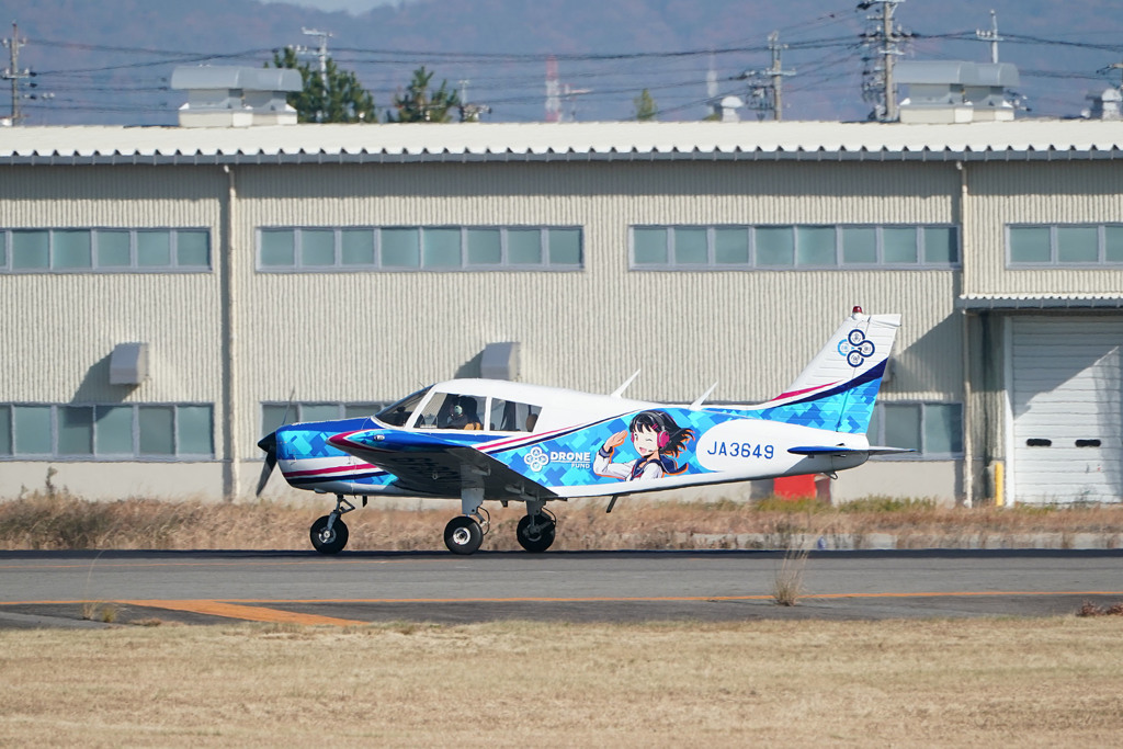 名古屋飛行場 パイパーPA-28-140