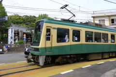 江ノ電 龍口寺前交差点にて