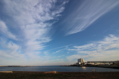 雲と月と飛行機