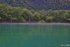 静かな湖畔