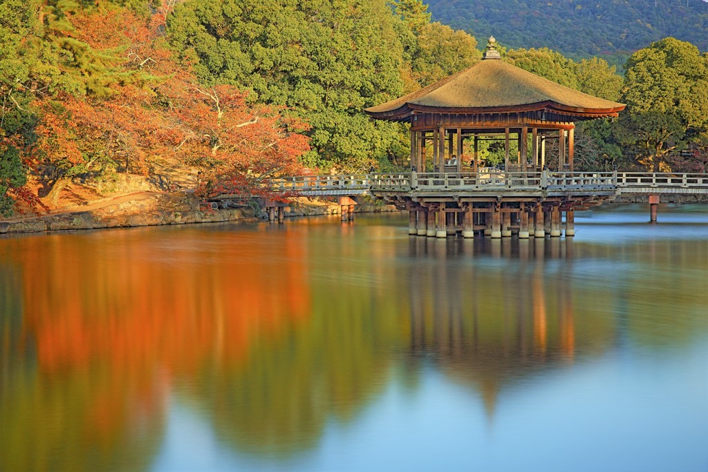 秋の浮御堂