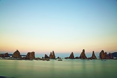 夕暮れ時の橋杭岩