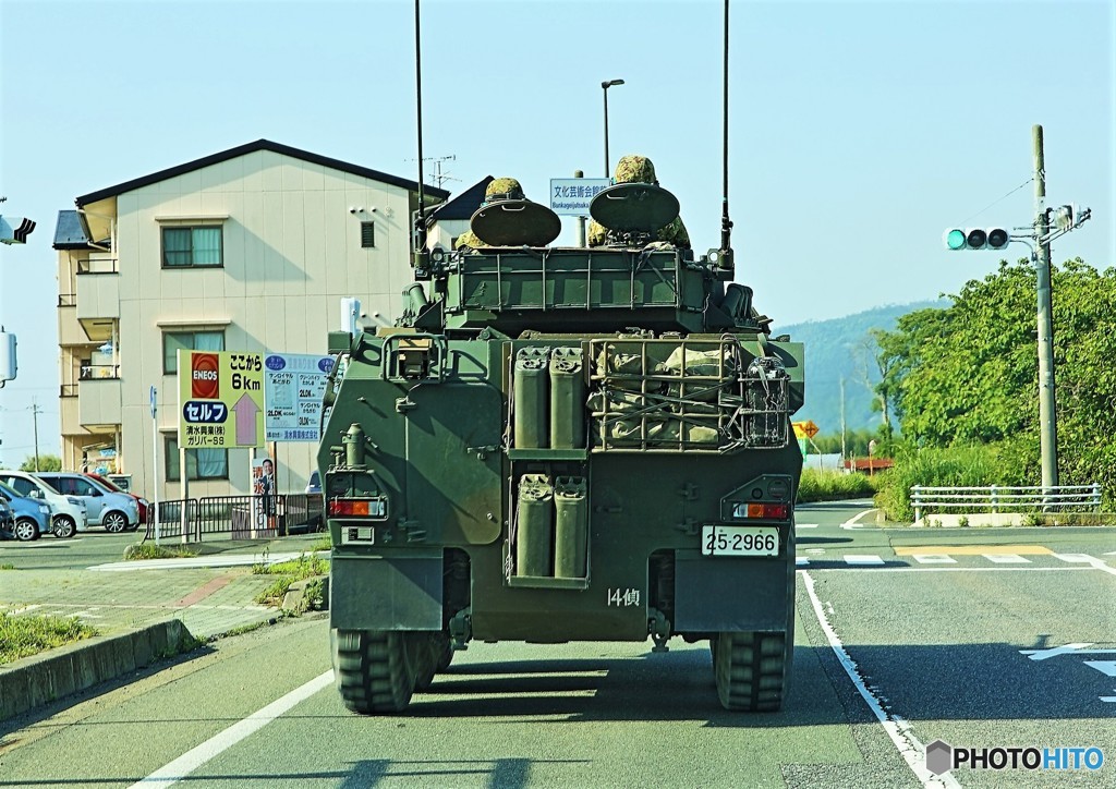 装甲車走行中