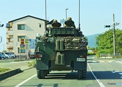 装甲車走行中