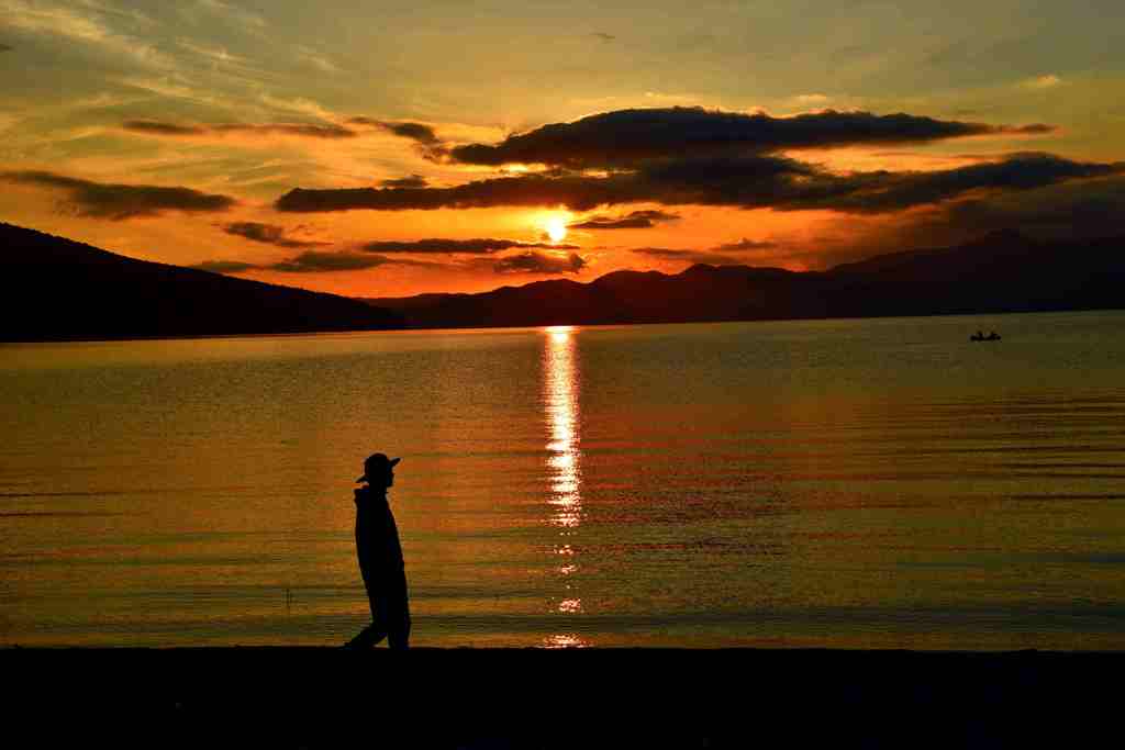 支笏湖の夕暮れ