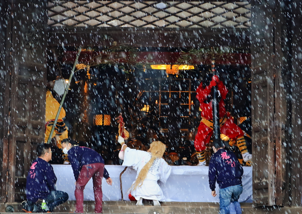 三条市本成寺の節分祭-1