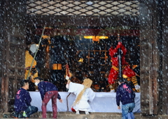 三条市本成寺の節分祭-1