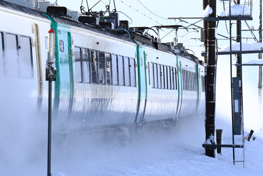 凍てつく車両