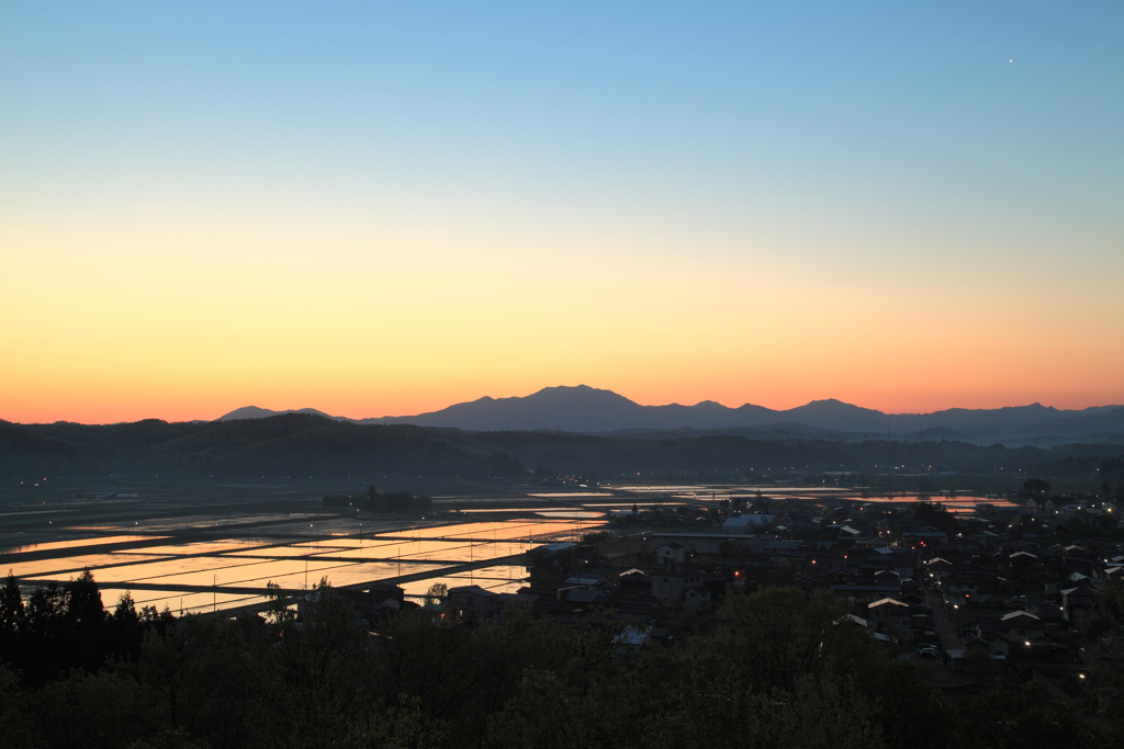 青い夜明け-2