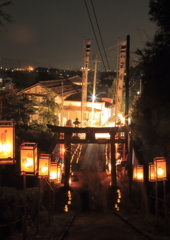 参道の階段より
