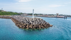 津堅島防波灯台