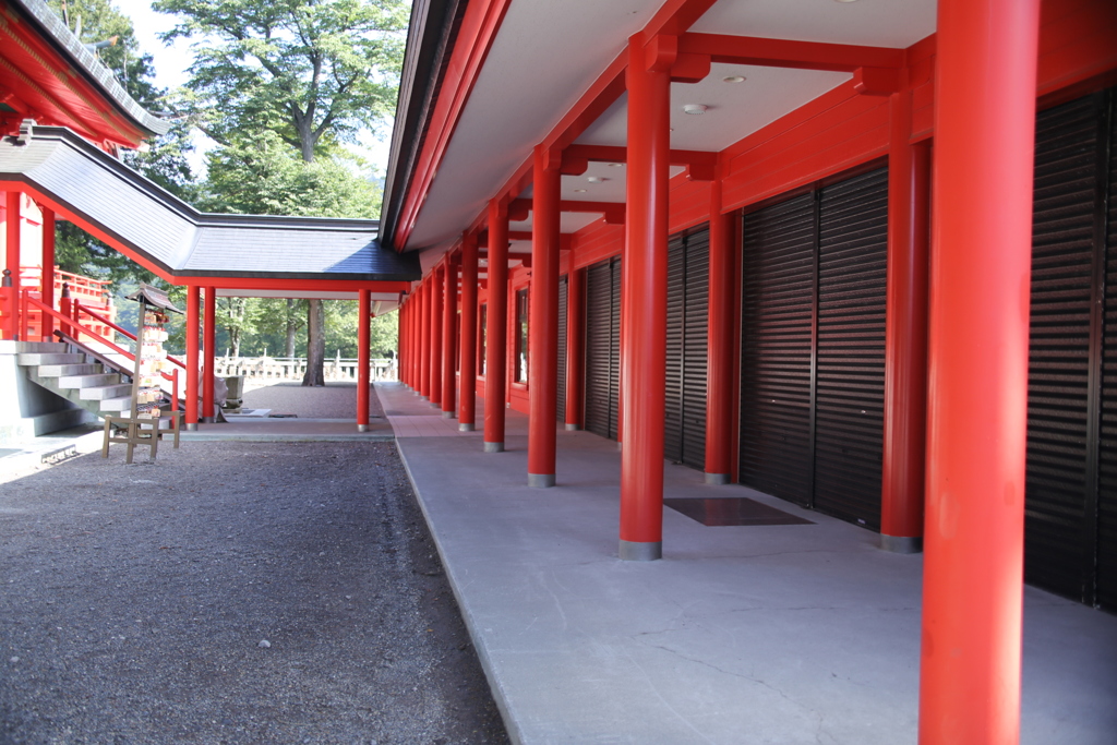 神社の横