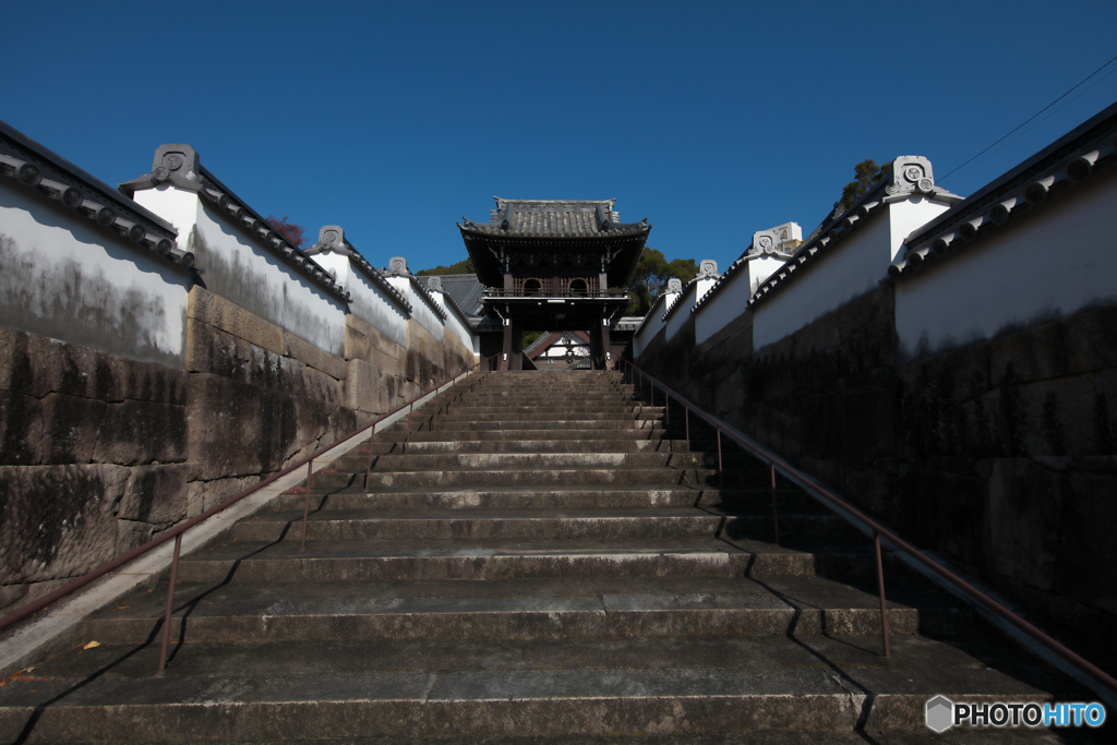 白土塀の寺