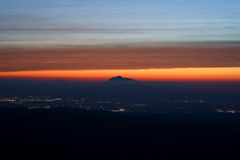 夕暮れの岩木山