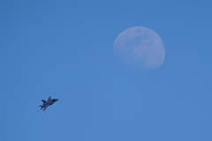 月とF-35