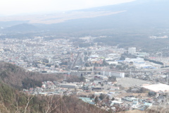 河口湖半山腰遠望富士急樂園