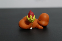 小物：睡姿ヒトカゲ