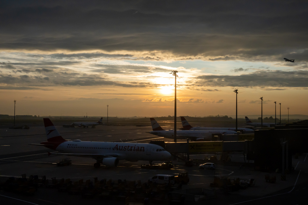 ウィーン空港の日の出