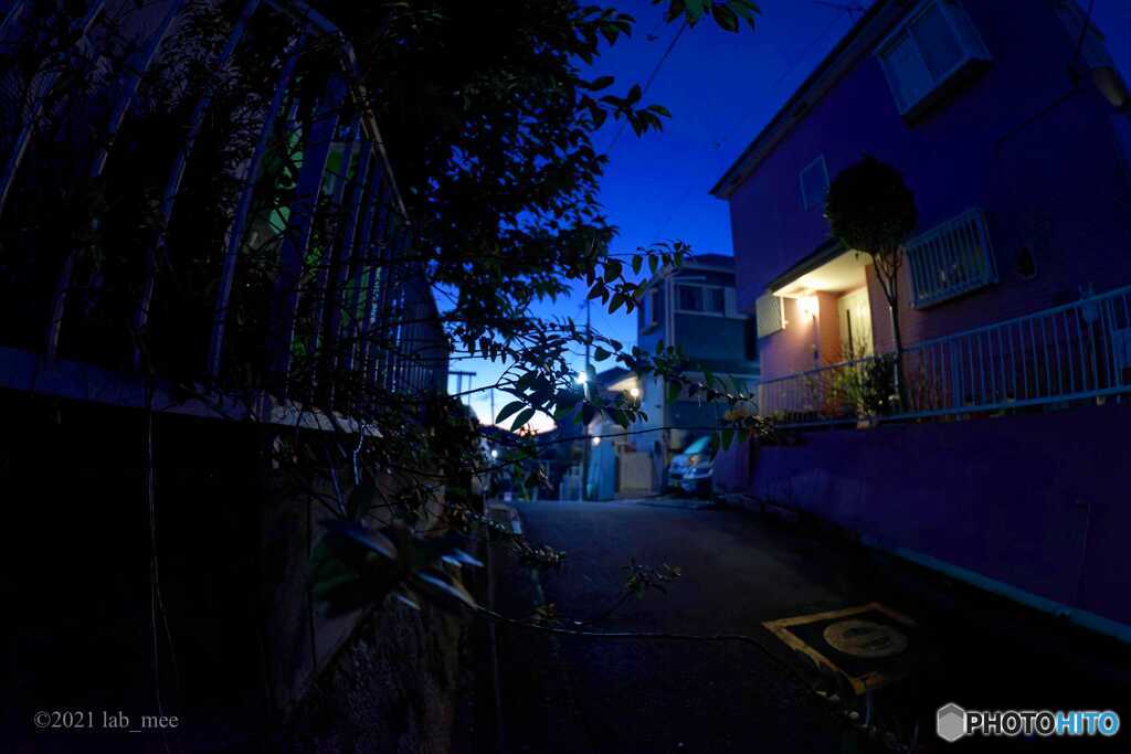 街の夜明け