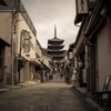 路地と塔♪